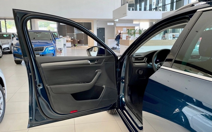 Skoda Superb cena 173490 przebieg: 4, rok produkcji 2024 z Pajęczno małe 79